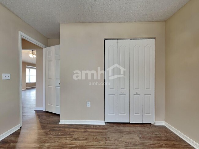 Building Photo - 837 Greenbelt Cir