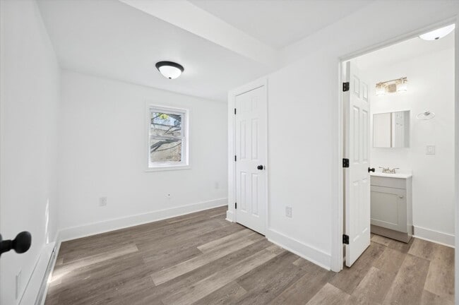 Building Photo - 2 Bed 3 Full Bath House North Philly