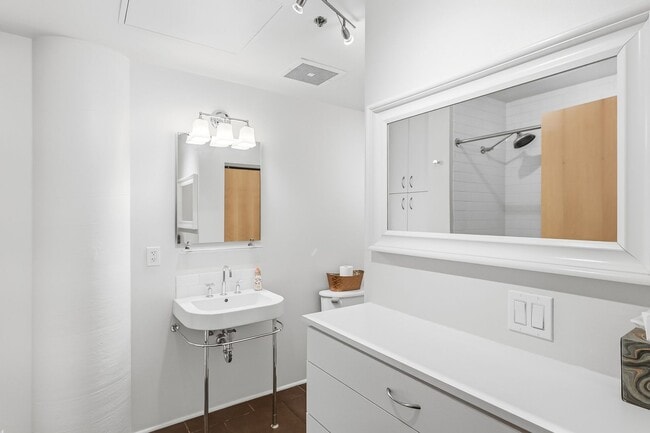 Building Photo - Available NOW!! Avenue Lofts Studio