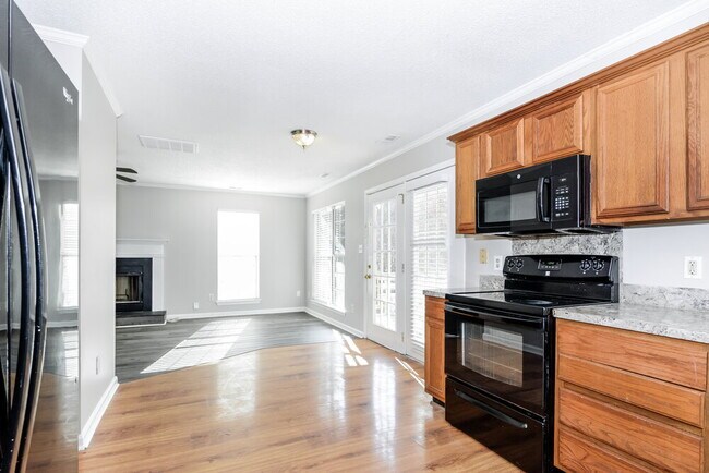 Building Photo - 1623 Oak Knoll Ln