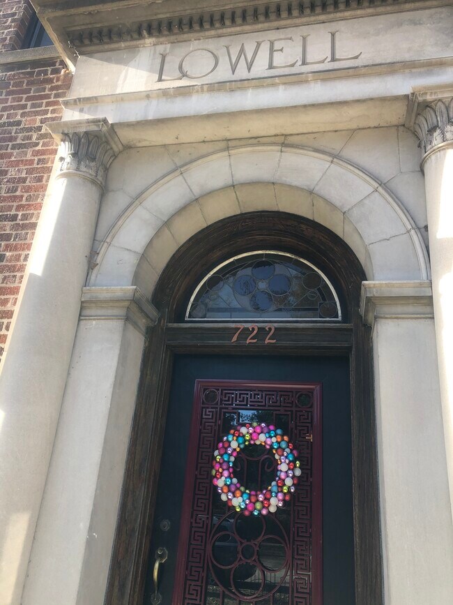 Building Photo - 722 18th St