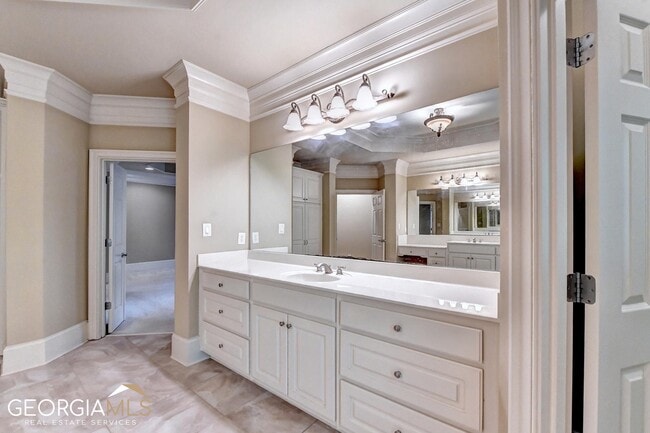 Building Photo - 8920 Doral Dr