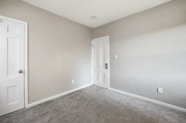 Building Photo - 243 W 32nd St