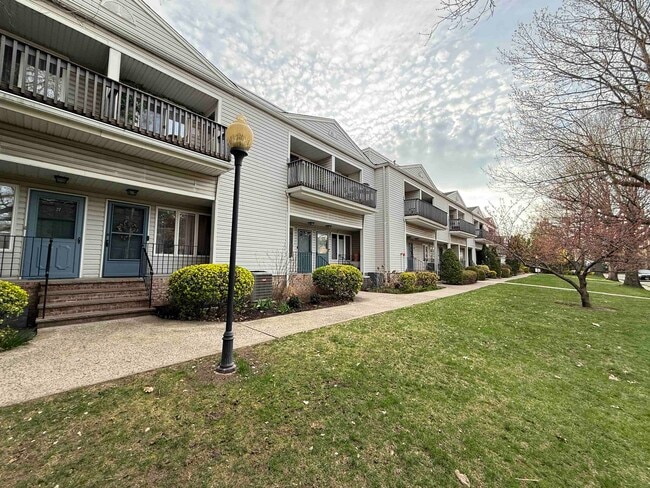 Building Photo - 42 Willow Wood Ct