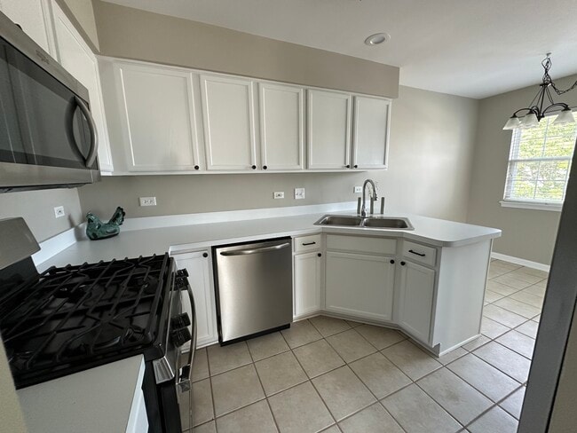 Building Photo - 2473 Dickens Dr