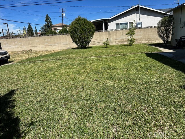 Building Photo - 9406 Rose Ave