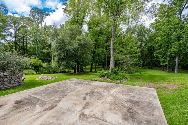 Building Photo - Historic Highland Road Beauty with Bayou V...