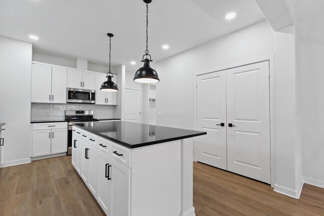 Building Photo - 10928 Norwich Ave