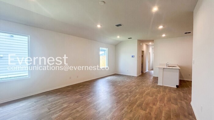 Building Photo - 320 Santo Domingo Rd