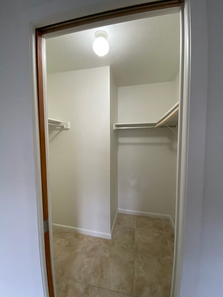 Building Photo - 513 SE 24th Ave