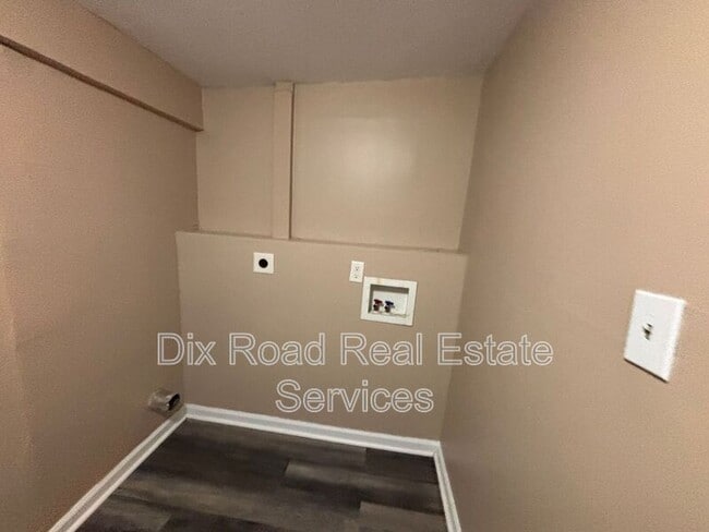 Building Photo - 1520 Lawn Ave