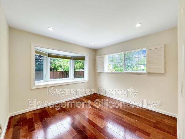 Building Photo - 772 Springwood Dr