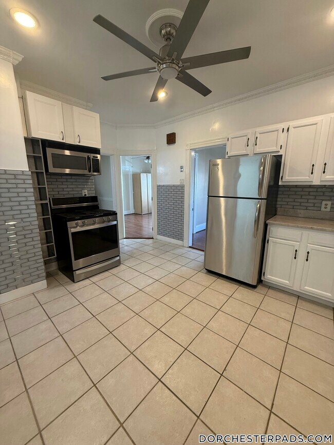 Building Photo - 369 Savin Hill Ave