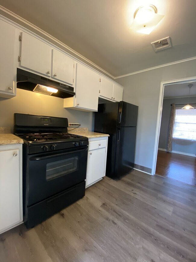 Building Photo - 3 Bedroom house near TU!!!