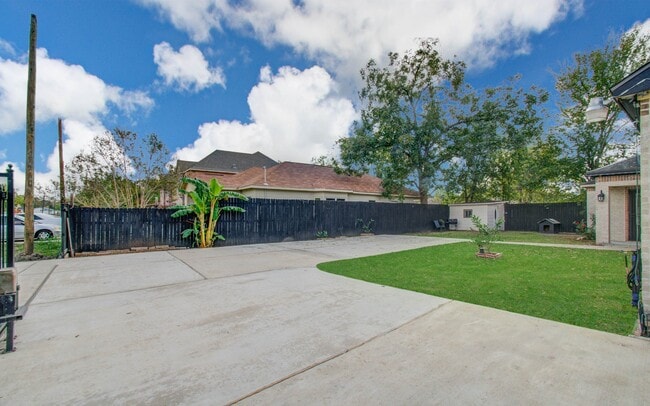 Building Photo - 8040 Howton St