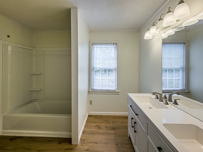 Building Photo - 1608 Central Ave