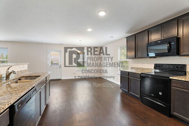 Building Photo - 317 Sportsman Dr