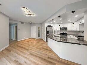 Building Photo - Beautiful 2B/2BA in the Marina w/ Newly Re...
