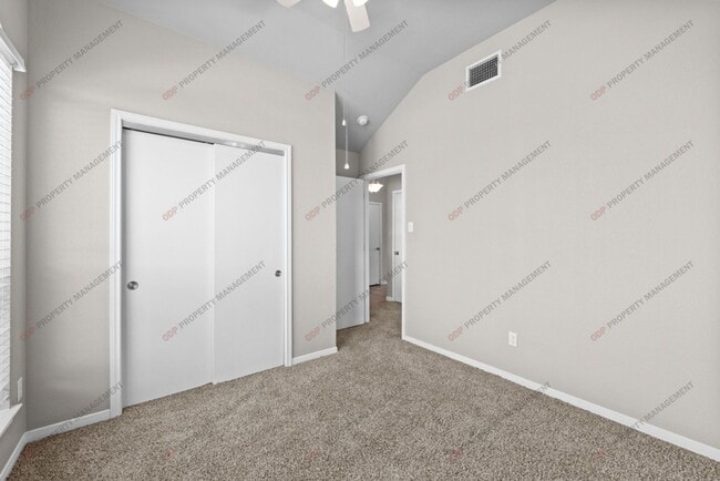 Building Photo - 1115 Roanoke Dr