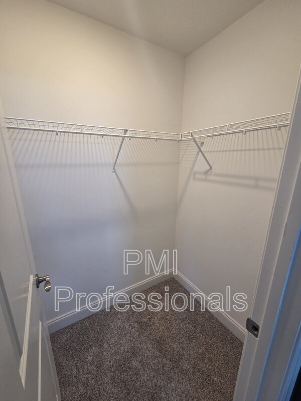 Building Photo - 923 SE Broad St