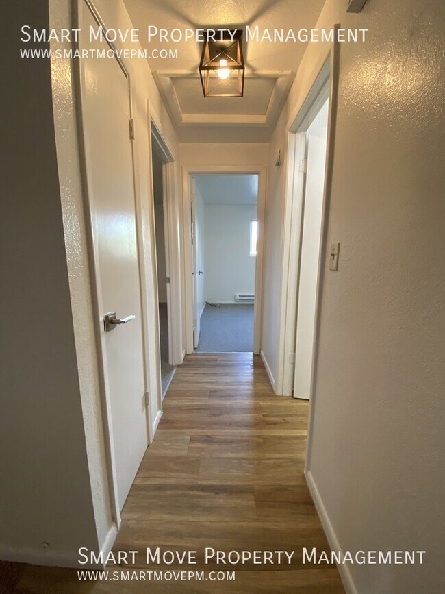 Building Photo - 2557 W Targee St