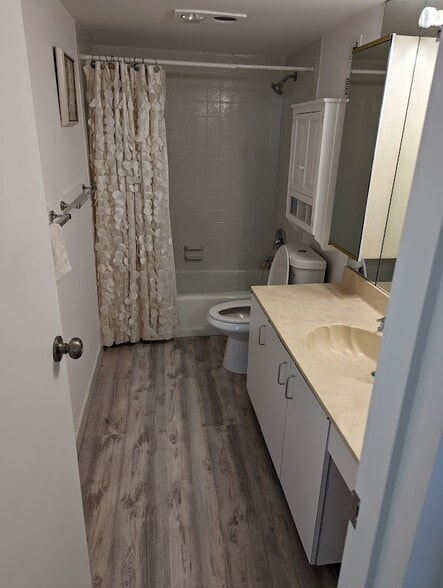 Building Photo - 5440 N Ocean Dr