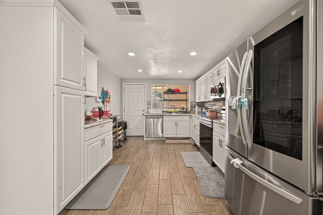 Building Photo - 13175 Clarewood Dr