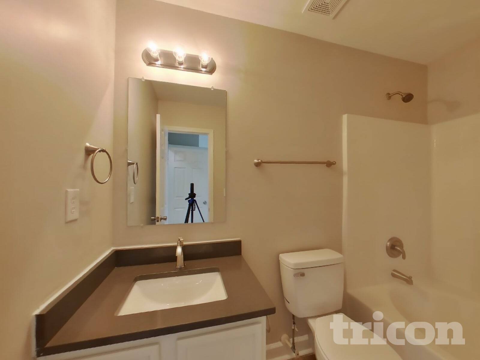 Building Photo - 3933 Far West Dr