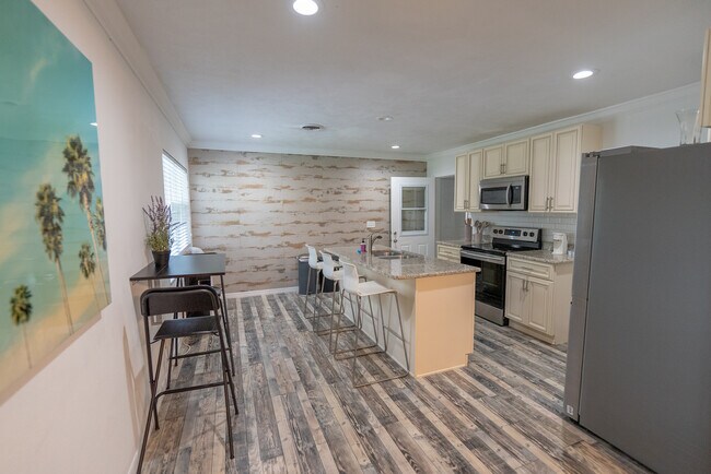 Building Photo - 2627 Ambergate Rd