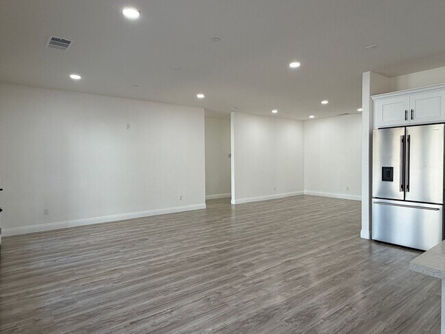 Building Photo - 4465 Gilchrist Dr