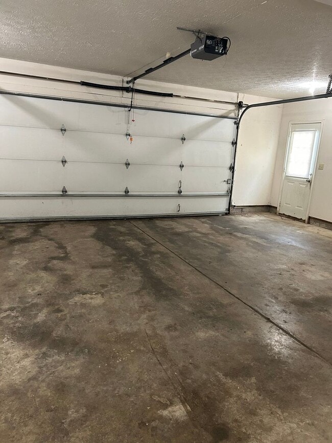 Building Photo - 1623 Lionheart Ln