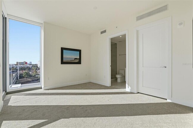 Building Photo - 301 1st St S