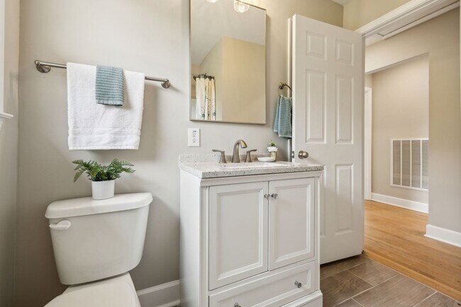 Building Photo - Sango Beauty With Finished Basement!