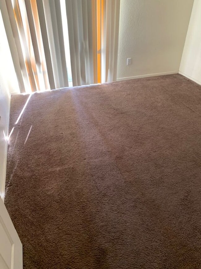 Building Photo - 2nd Floor Condo in Gated Community