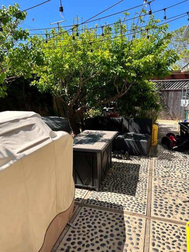 Building Photo - 2909 Ventura Dr