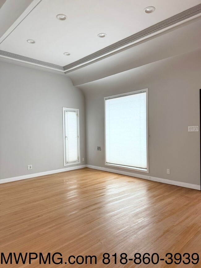 Building Photo - Ideally situated 2-Bed 2-Bath HOME