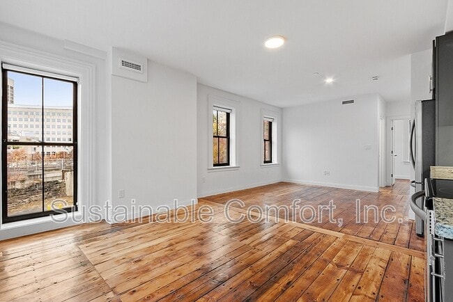Building Photo - 205 Summer St