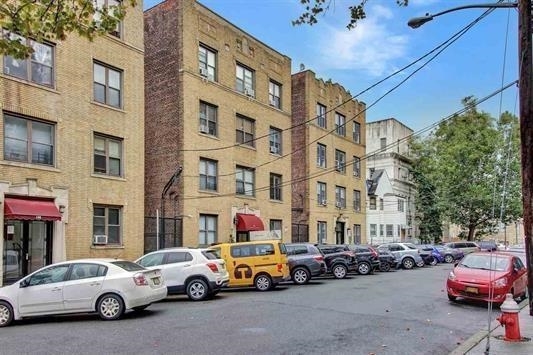 Building Photo - 194 Kensington Ave