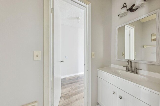 Building Photo - 46 N Fairfax Ave