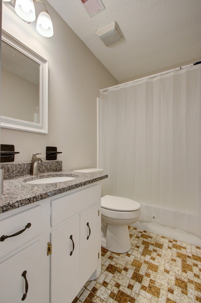 Building Photo - 105 Wadmalaw Cir