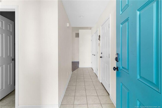 Building Photo - 175 Ranier Dr