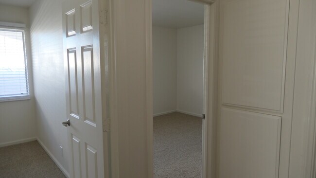 Building Photo - 44715 La Paz Rd