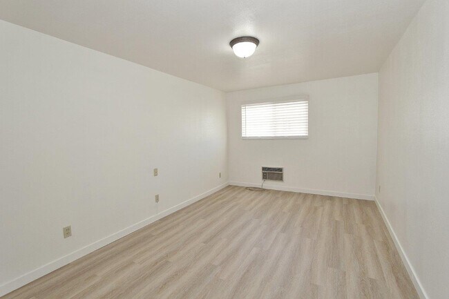 Building Photo - 1407 Ellis Ave