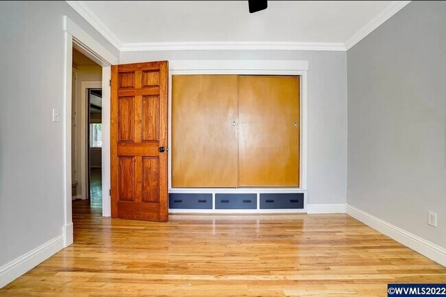 Building Photo - Available Now! 5 bedroom house with large yard and RV parking!