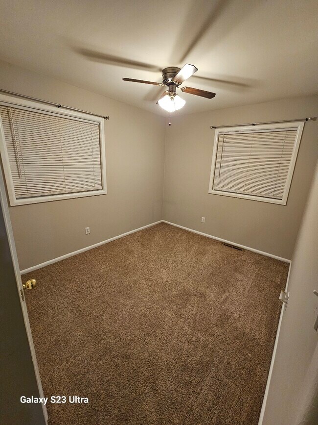 Building Photo - 3415 Emerald Dr