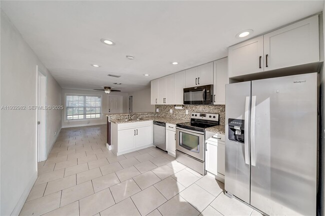 Building Photo - 5900 N Farragut Dr