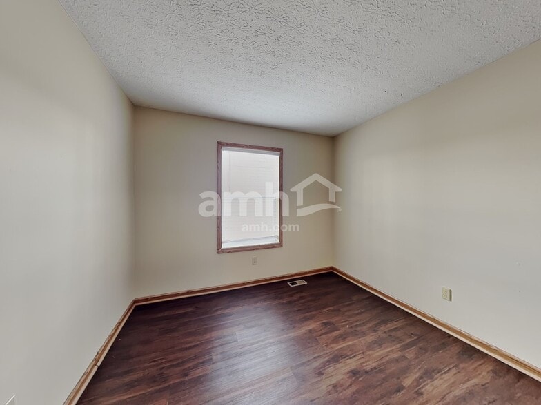 Building Photo - 4633 Stratford Ln