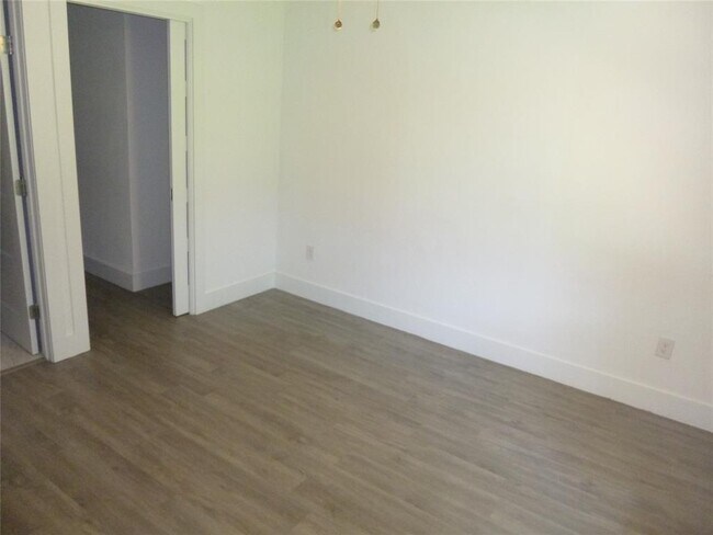 Building Photo - 7503 Eastcrest Dr