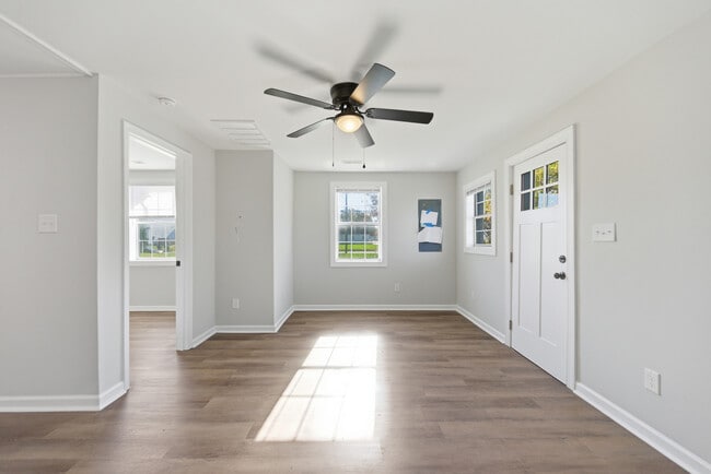 Building Photo - 4308 Roanoke Ave