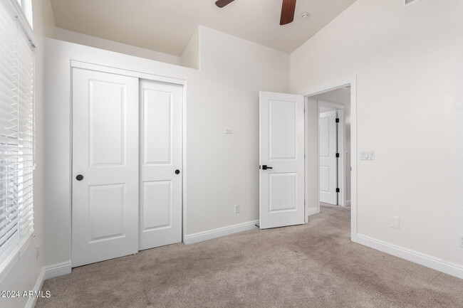 Building Photo - 7217 W Crest Ln